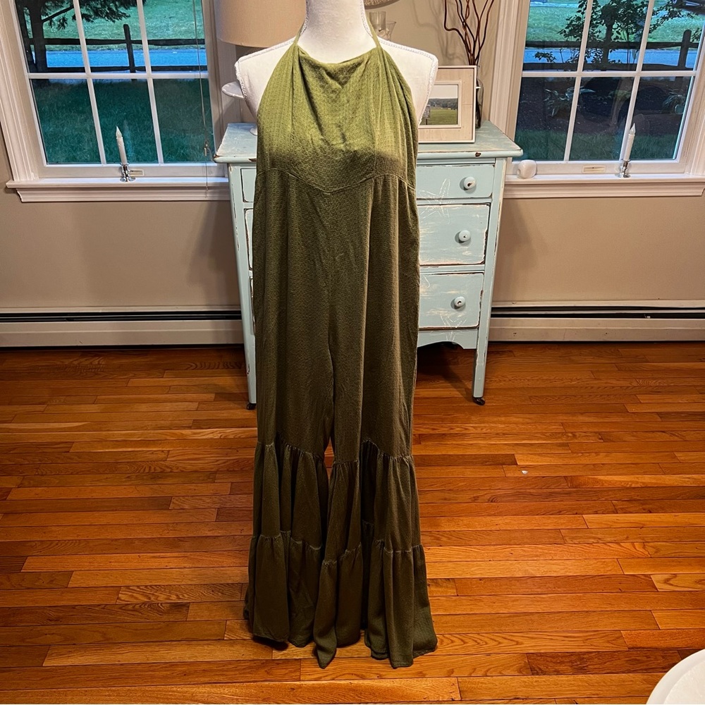 Groovy green pantsuit. Super wide leg, bell bottom. Medium. D15
